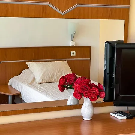 кристал Hotell Ravda