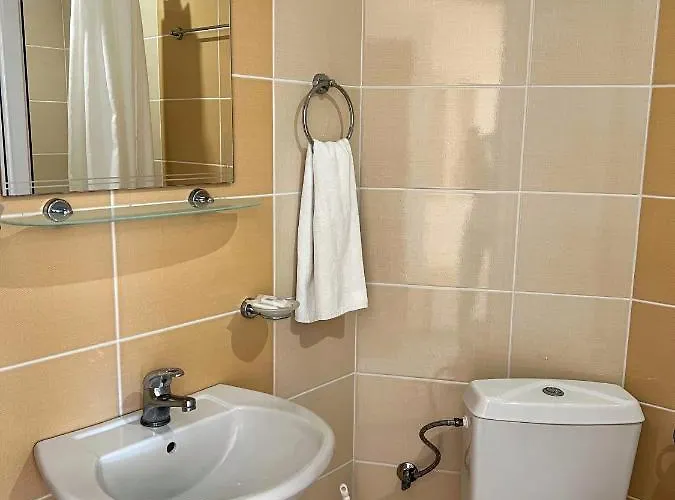 кристал מלון רבדה